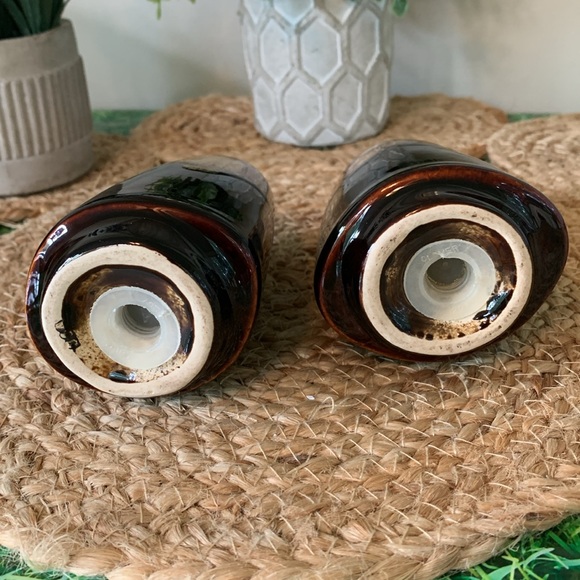 Vintage stoneware pottery, Brown Drip Glaze Salt & Pepper Shaker set, EUC - Picture 5 of 7